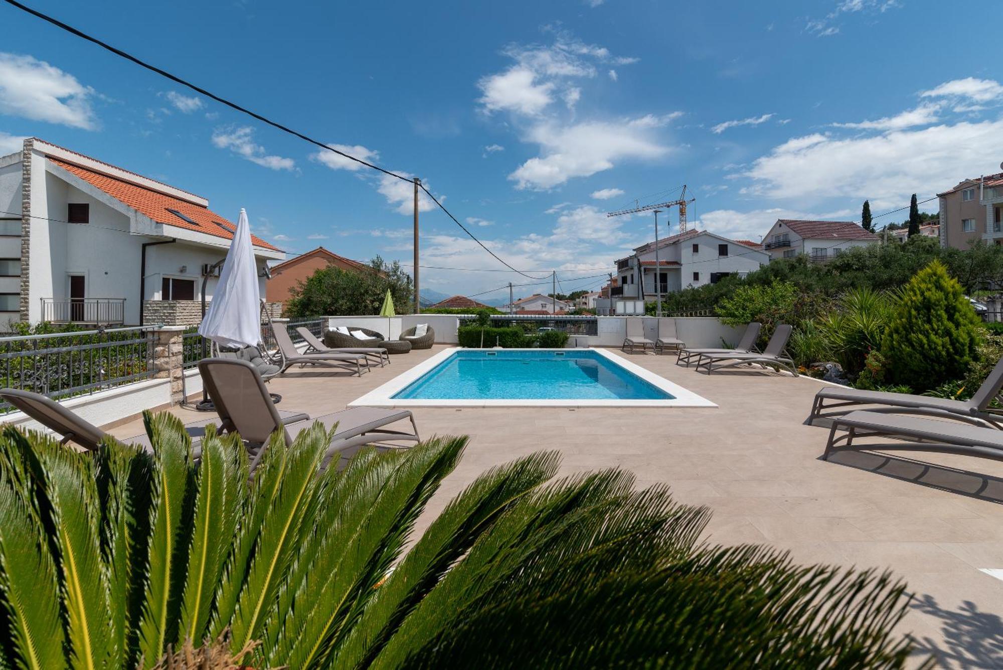 Apartments Brico - Heated Pool Trogir Exterior foto