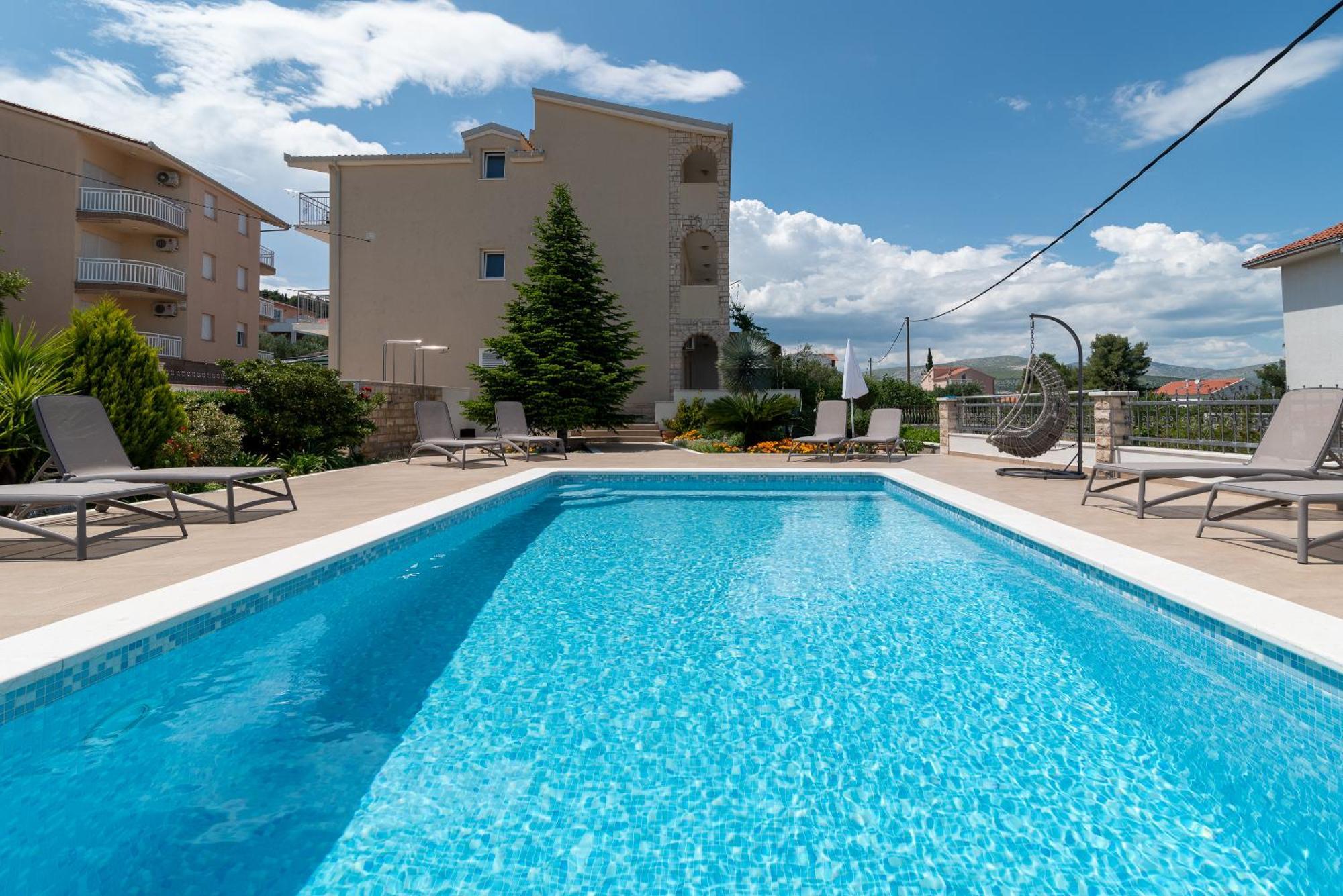 Apartments Brico - Heated Pool Trogir Exterior foto